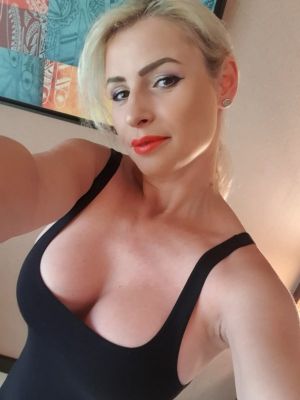 Lady Monique for escort, fetish and sex in UAE