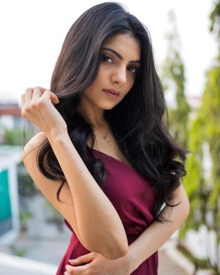 Tanya, an adult escort, phone number for booking +971 52 285 2380