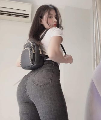 Lyn is one of the cheap call girls in UAE. Sex from AED 500 
